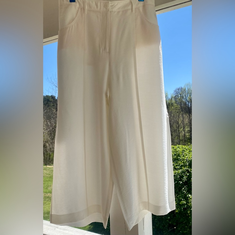Vera Wang cream, ankle-length, wide-leg pants.